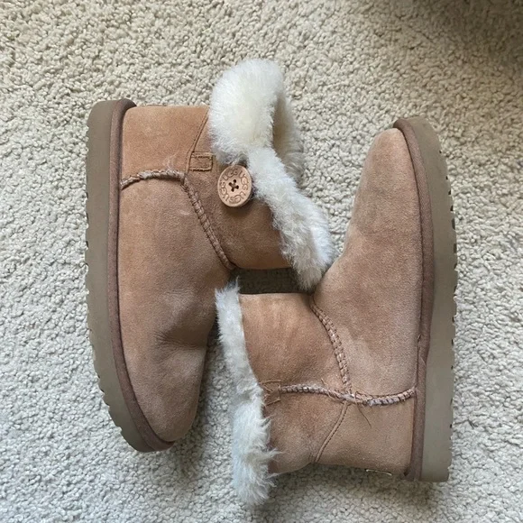 UGGs with Button Detail - Picture 5 of 5